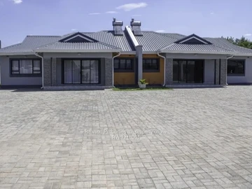 Charming 3-Bedroom Townhouse in Waterfalls, Harare South