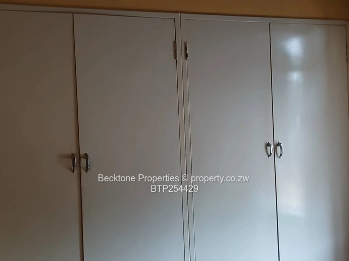 Luveve 4-Bed Family Home on 2900m² with Flatlet
