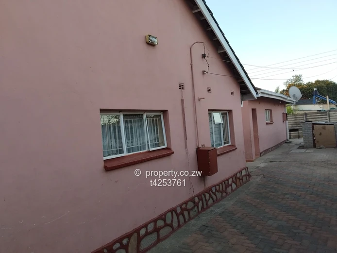 Cotswold hills neat 4 bedroomed house to Rent 