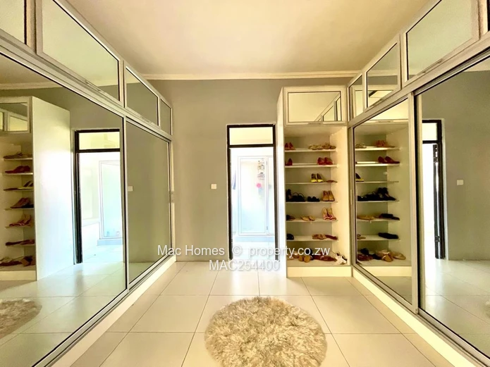 Luxury Villa for sale in Carrick Creagh Estate