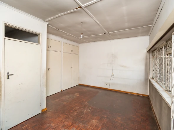 2 Bedroom Flat & Apartment