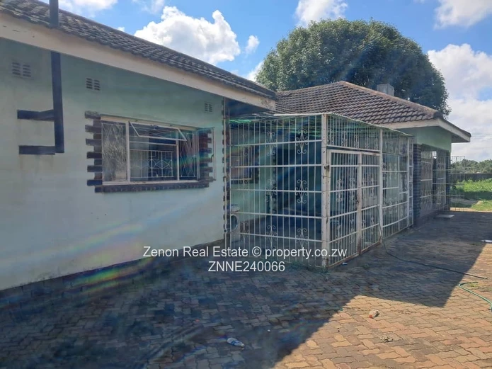 4bed Emerald Hill house for sale near Ashbrittle shops.270k on 2759sqm