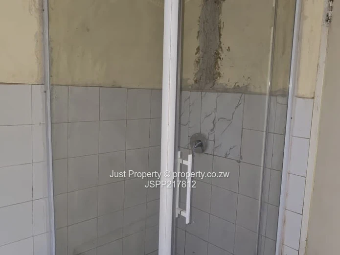 Specious 3-Bed Home With Garden & Carport : Warren Park 1 (Rental)