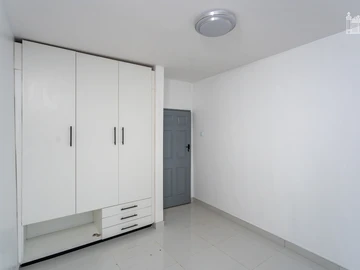 4 Bedroom Flat & Apartment