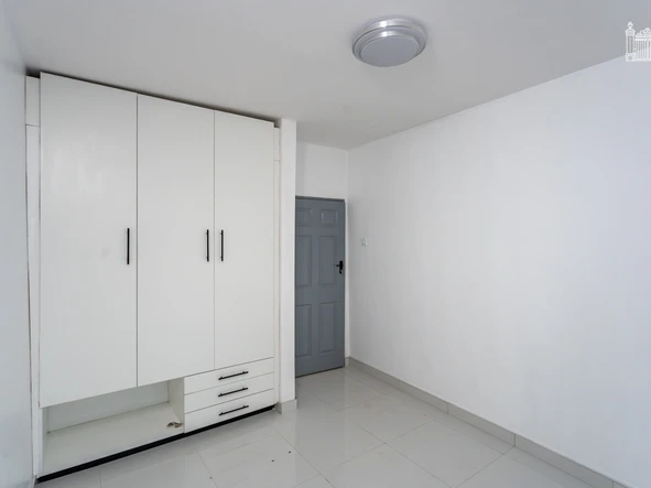 4 Bedroom Flat & Apartment