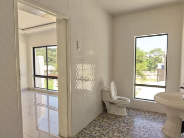 6 Bedroom Flat & Apartment