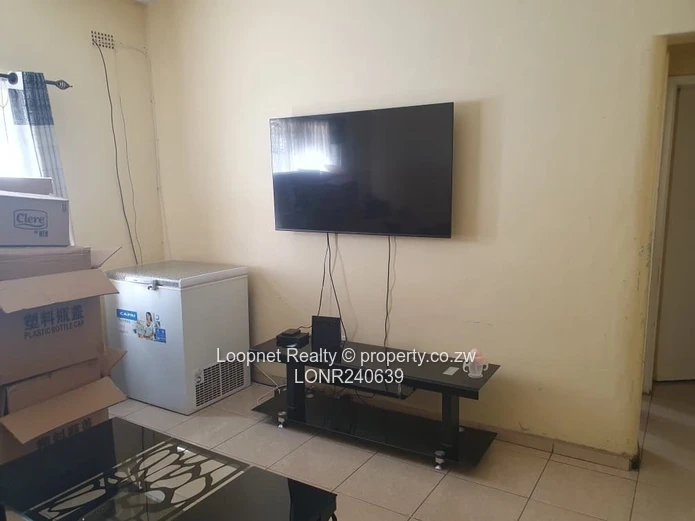 **Spacious 2-Bedroom Flat for Rent in Chitungwiza with Borehole** (Sole Mandate)