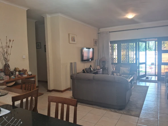 3 Bedroom Flat & Apartment