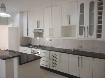6 Bedroom House
