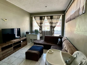 2 Bedroom Flat & Apartment