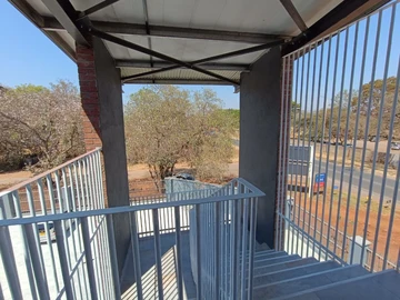 2 Bedroom Flat & Apartment