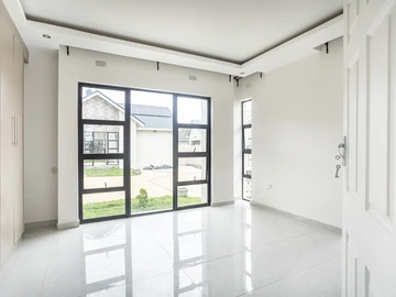 3 Bedroom Flat & Apartment