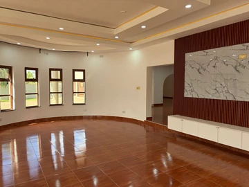 8 Bedroom House