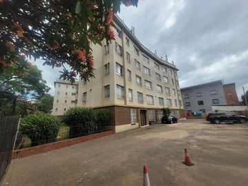 2 Bedroom Flat & Apartment