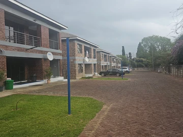 3 Bedroom Flat & Apartment