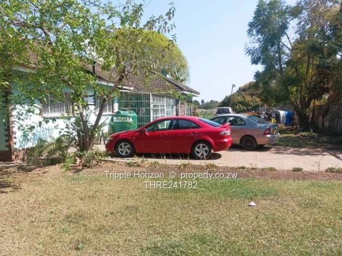 Spacious 4-Bed Emerald Hill Home — 3000m² & Borehole