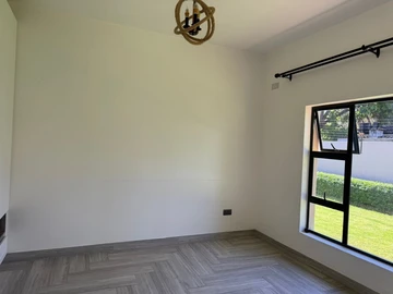 4 Bedroom Flat & Apartment