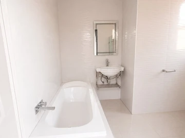 3 Bedroom Flat & Apartment