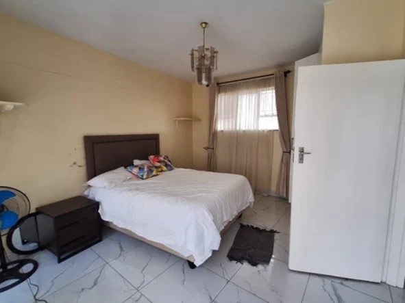 2 Bedroom Flat & Apartment