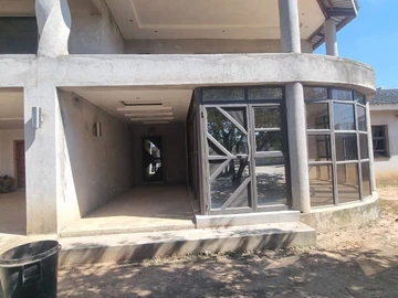 6 Bedroom House