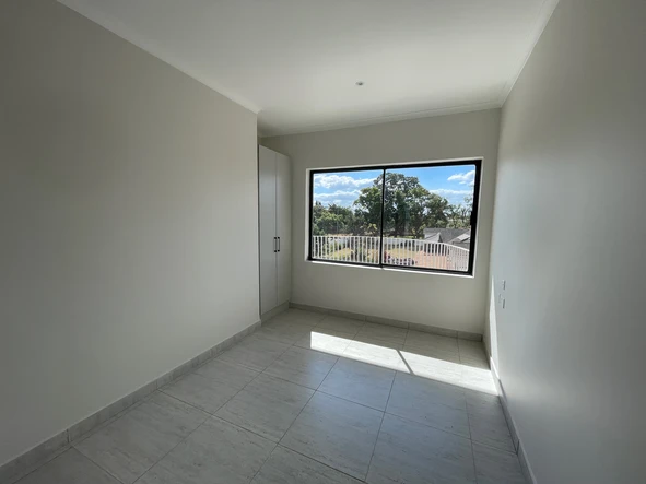 2 Bedroom Flat & Apartment