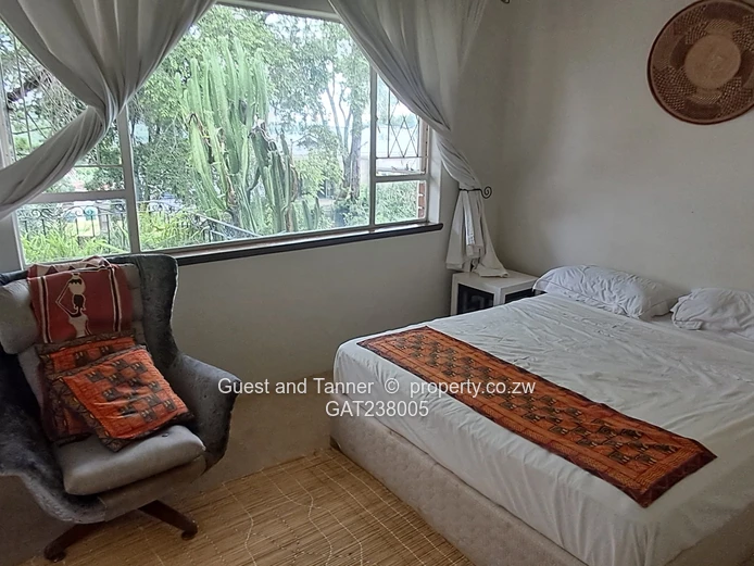 Luxury Glen Lorne House for Sale – 5 Bedrooms, Spa, Solar, Borehole & 7,000 sqm Stand