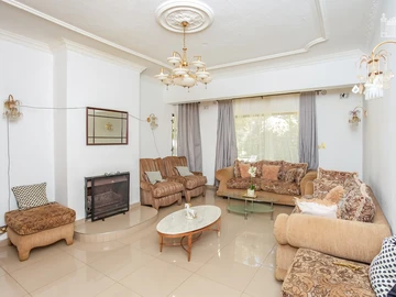 5 Bedroom House