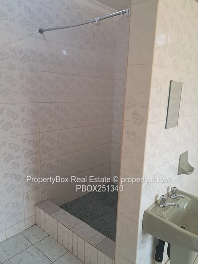 Glen Lorne double storey 6 bed house to rent for immediate occupation!