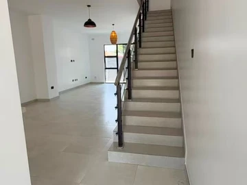 2 Bedroom Flat & Apartment