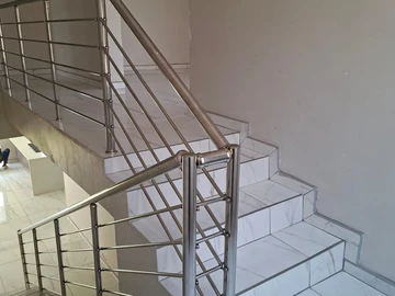 4 Bedroom Flat & Apartment