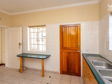 4 Bedroom Garden Flat