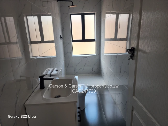 Modern 3-Bed, 2-Bath Garden Flat with Borehole – Borrowdale