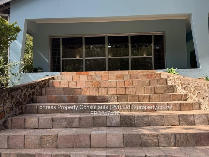 Glen Lorne 8-Bed House with Pool & Sunlit Lounge