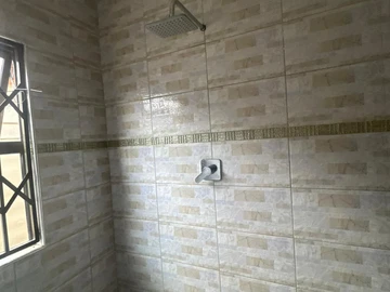 2 Bedroom Flat & Apartment