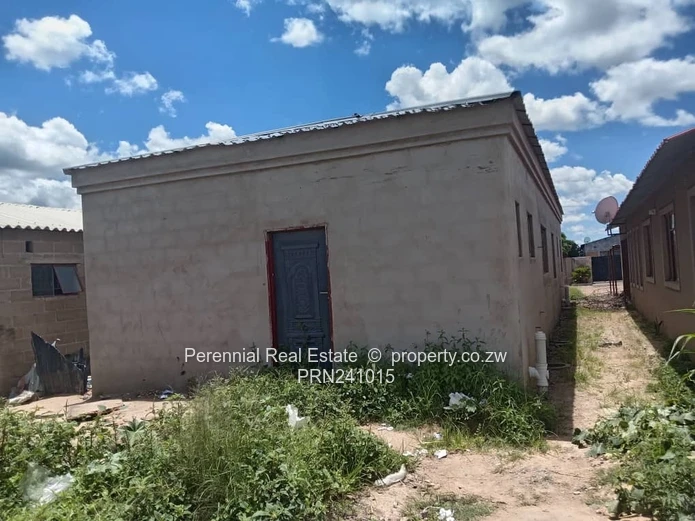 Incomplete house for sale in Cowdrypark