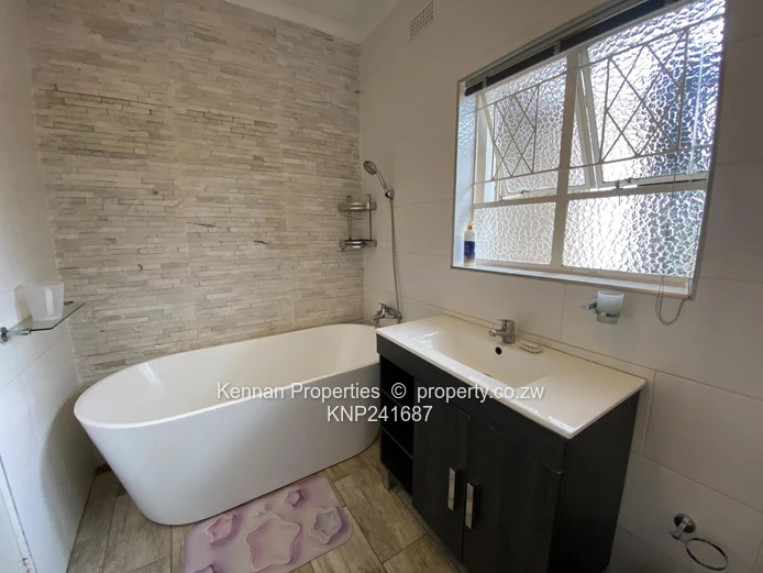 Exceptionally well maintained 3 bedroom home - Strathaven (Sole Mandate)