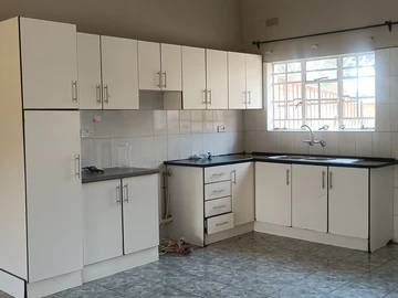 3 Bedroom Flat & Apartment