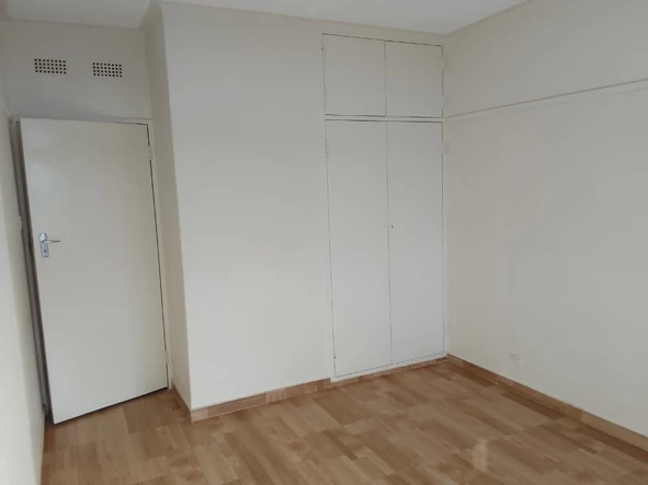2 Bedroom Flat & Apartment