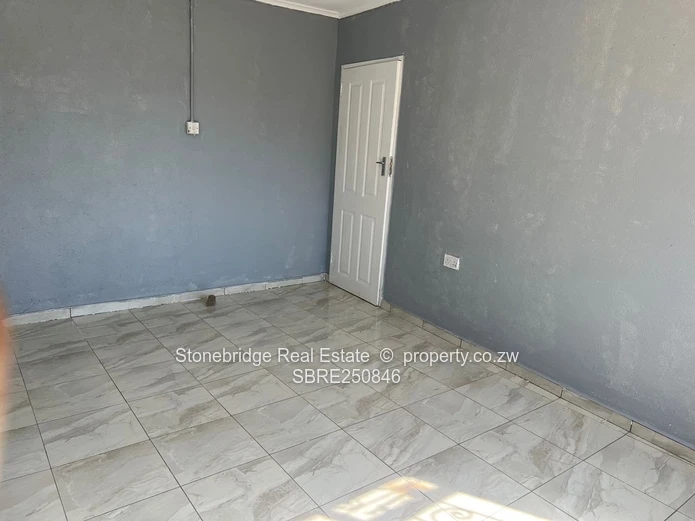 5 Bedroomed House in Hillside For Rent