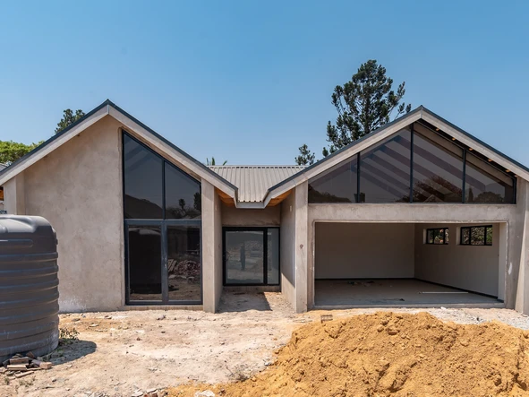4 Bedroom Flat & Apartment