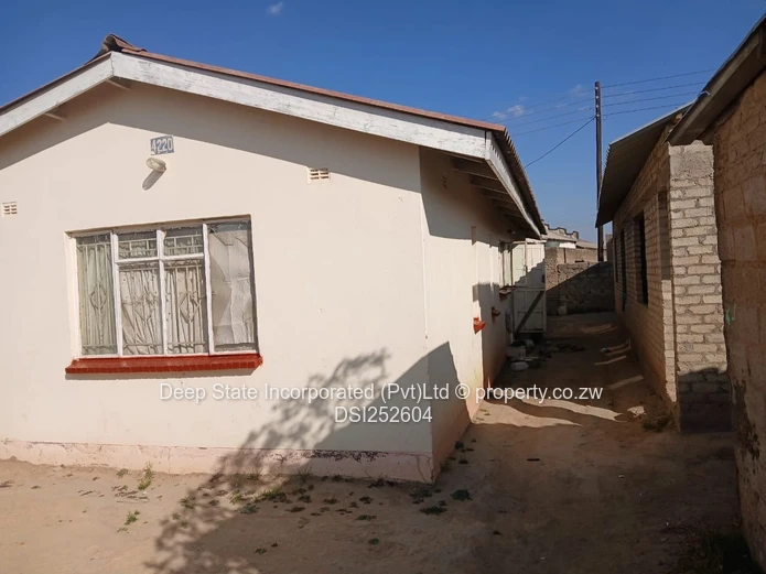 Chitungwiza manyame park house for sale 