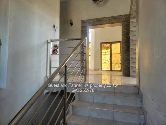 Glen Lorne | Spacious 6-Bedroom Family Home (Sole Mandate)