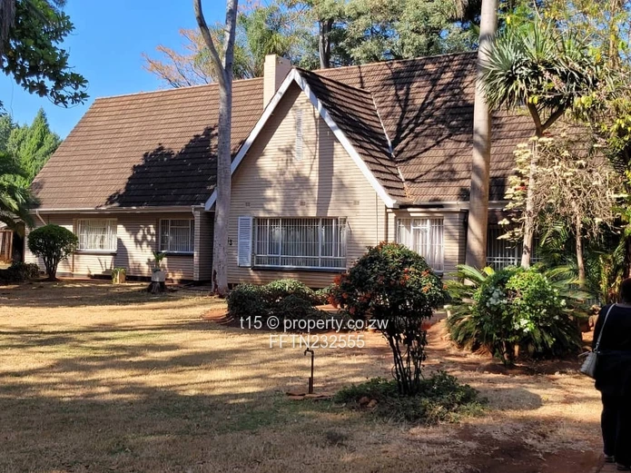 A spectacular home offering luxury and comfortabilty in a cozy neighborhood of Mt Pleasant 