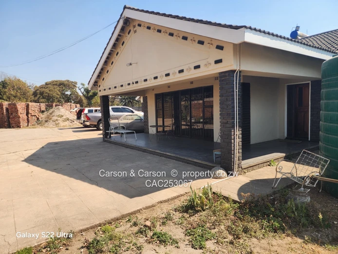 Spacious 5-Bed Windsor Park Home on 3,500m² with Borehole