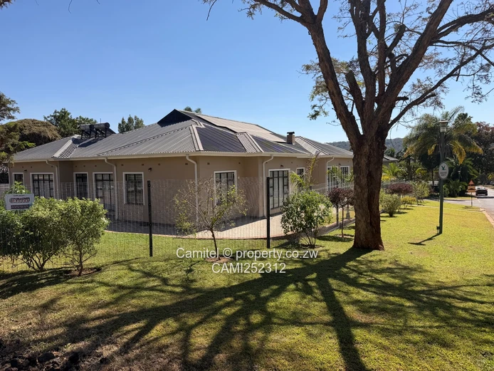Borrowdale Brooke inside the boom-Newly build modern 4 beds all en-suite Solar & Borehole