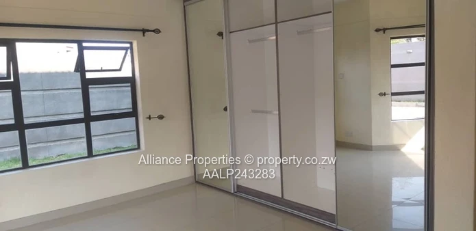 Modern 3-Bed Unit in Monavale – Secure, Solar-Powered Living for $1,100