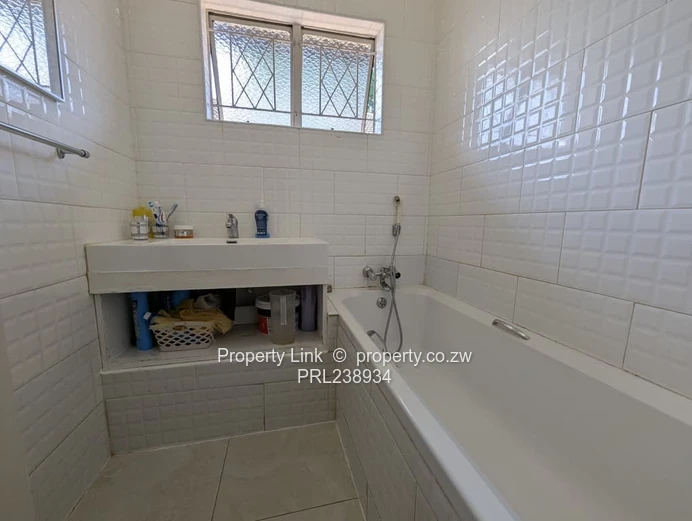 Neat 3 Bed 2 Bath Garden Flat in Avondale (Sole Mandate)