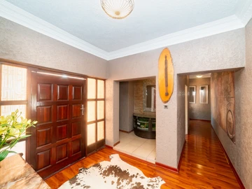 6 Bedroom House