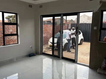 2 Bedroom Flat & Apartment