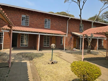 2 Bedroom Flat & Apartment